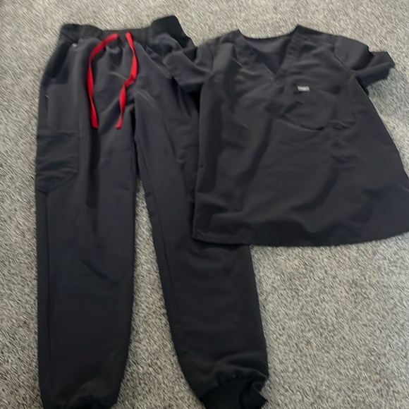 Figs Other - FIGS scrub set. High wasted joggers and one pocket top.